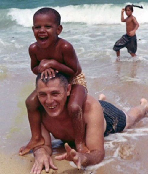 Обама, пляж, дедушка