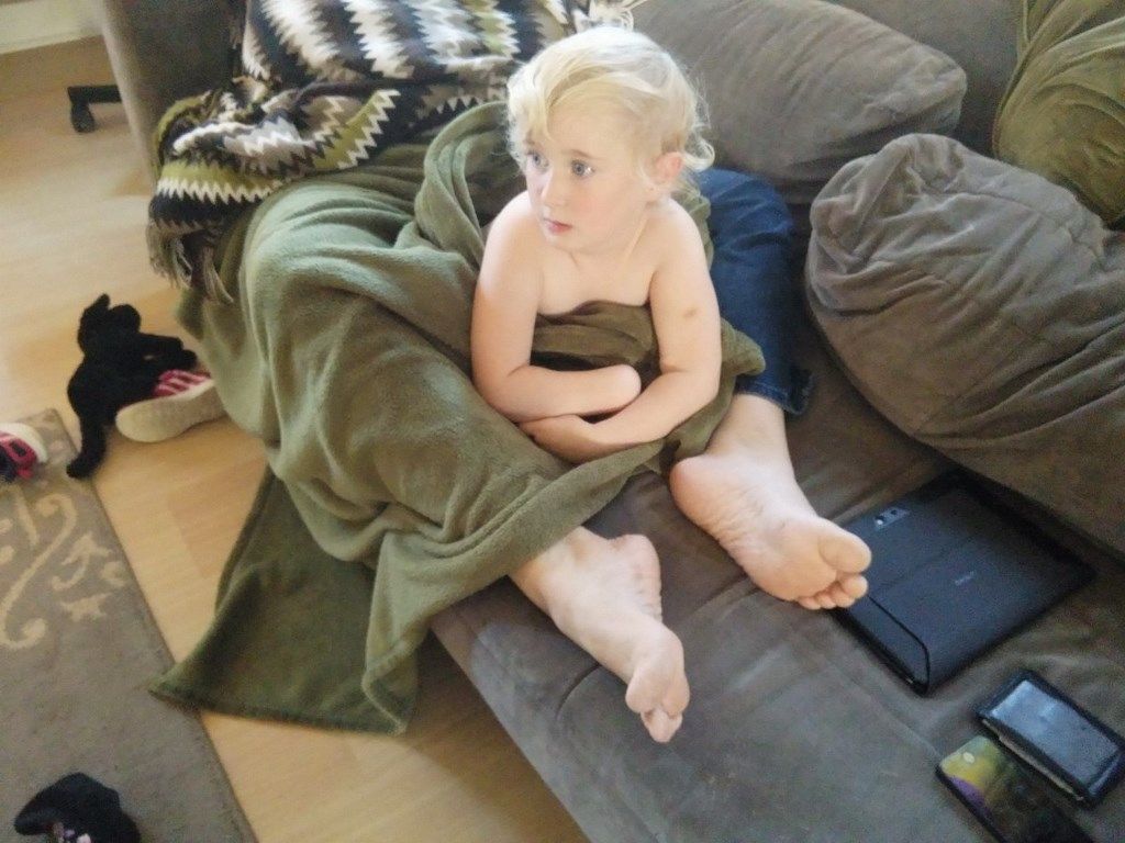 ребенок, ноги, диван