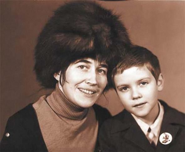"С мамой" - подборка фотографий известных людей с самым любимым человеком на свете