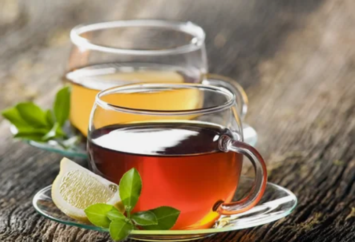 Почему нельзя запивать еду чаем, как чай связан с менструацией и еще несколько полезных и вредных свойств обычного чая