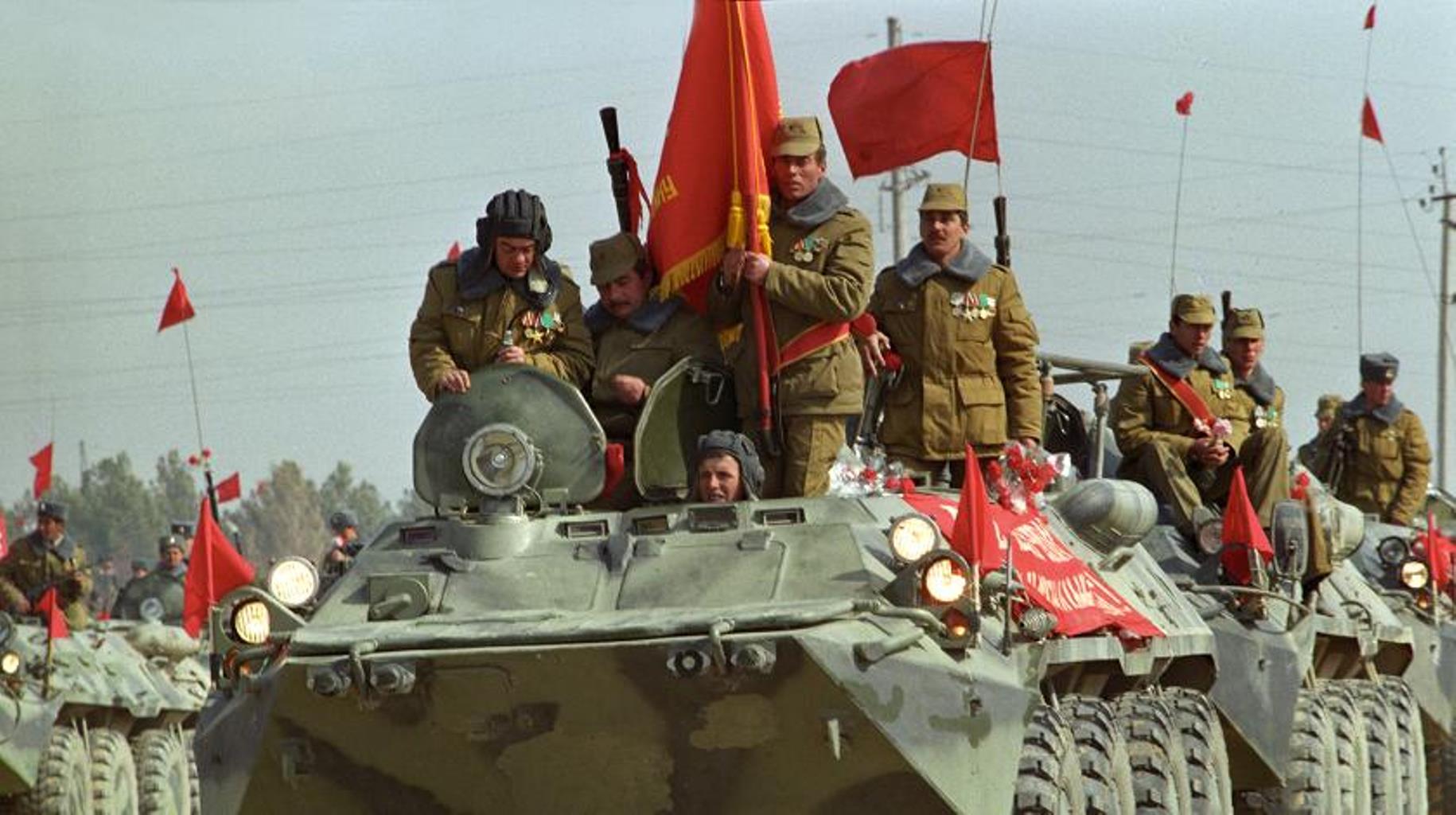 Почему и когда (в каком году) советская армия перестала быть самой сильной в мире