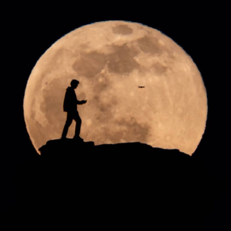 Без фотошопа: фотограф использует только объектив, чтобы Луна выглядела действительно огромной