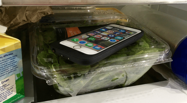 Для чего кладут смартфоны в холодильник и научные ответы на это