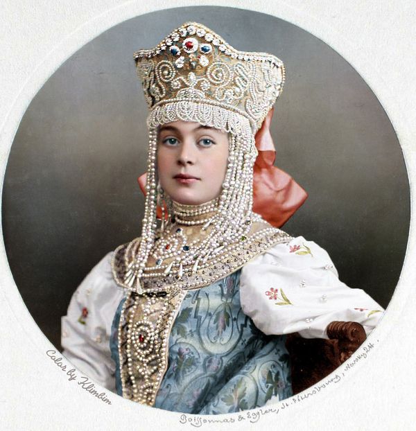 Костюмированный бал Романовых 1903 года в удивительно живых раскрашенных фотографиях
