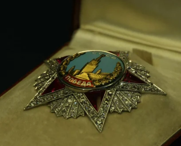 Интересные факты о самом дорогом ордене "Победа", которым Сталин наградил Жукова и Василевского