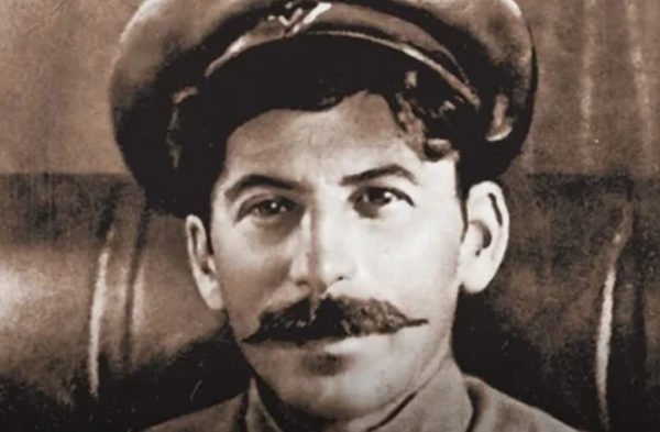 Робин Гуд или уголовник - кем был Сталин до революции?